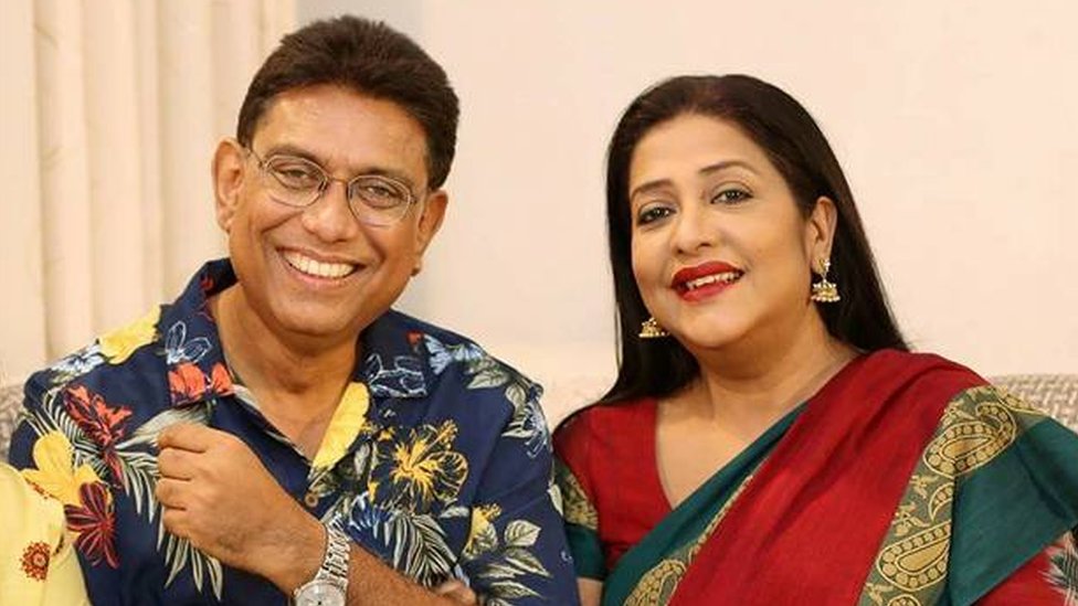 Jinsiy aloqa ikki erkak va bir ayol tomosha