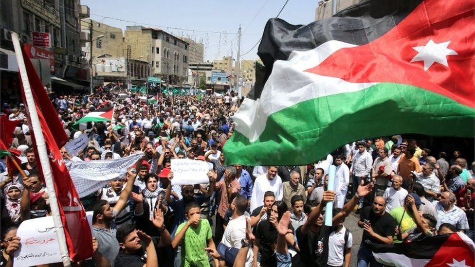 آلاف الأردنيين خرجوا الجمعة محتجين على ما يجري في الحرم القدسي