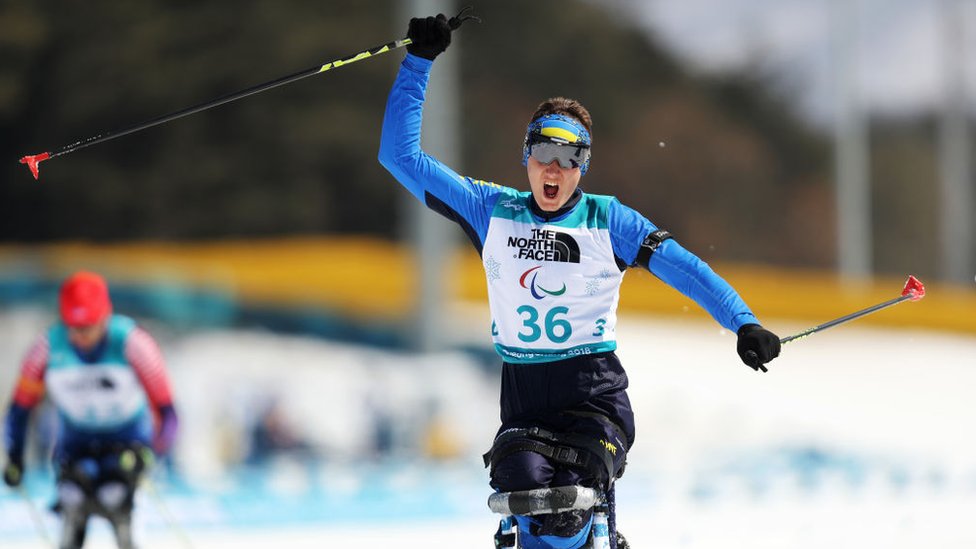 Бөксесіне тығыны бар бейнені қараңыз Ксения Собчактың эротикалық фотосуреттері