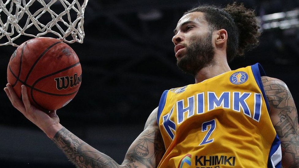 Александра Стэннің суреті толығымен жалаңаш.