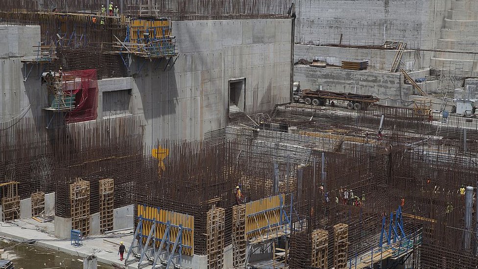 Qizlar yalangoch chizishadi