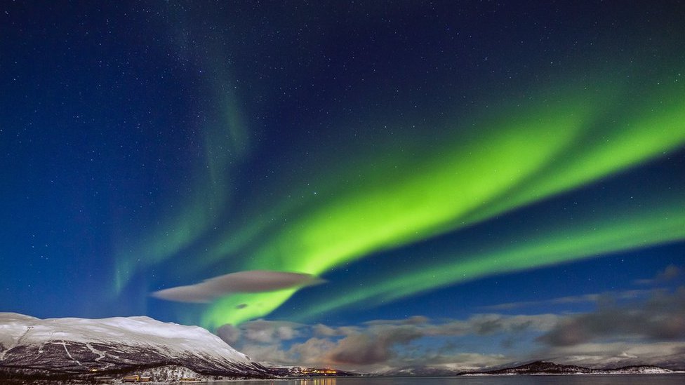 Aurora boreal: o 'buraco azul' no céu da Suécia que permite