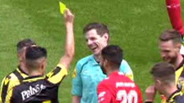 Eredivisie: Player 'books' referee for diving during Vitesse Arnhem v FC Twente