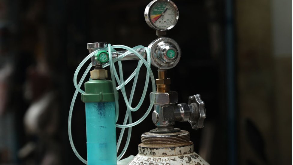 Boshning orqasidagi oyoqlar erotik