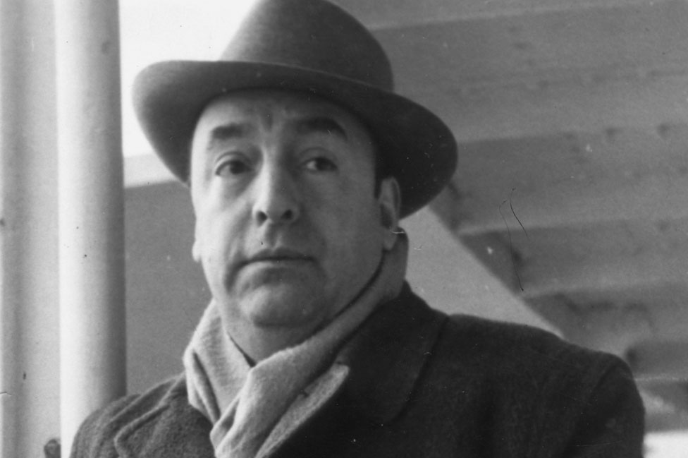 Pablo Neruda, que acababa de ver los horrores de la Guerra Civil española, quiso actuar "no sólo por Freud, sino por los intelectuales europeos", según Ruperthuz. Pablo Neruda en 1952