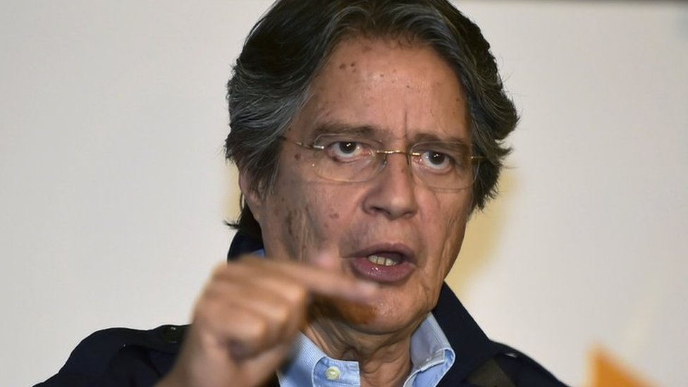 Ecuador fines media for not publishing a story