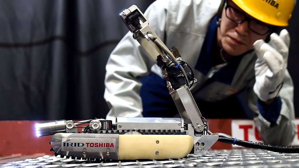 Robot y ser humano