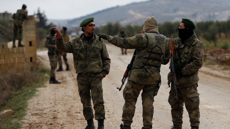 بعض جنود الجيش السوري الحر المدعوم من تركيا