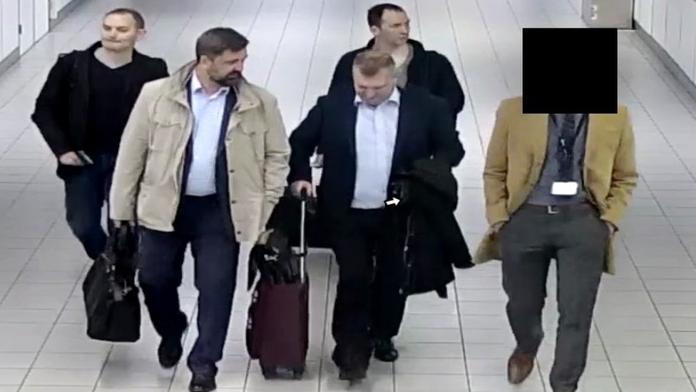 西側諸国、ロシアの国際サイバー攻撃を非難 米は7人を起訴 - BBC