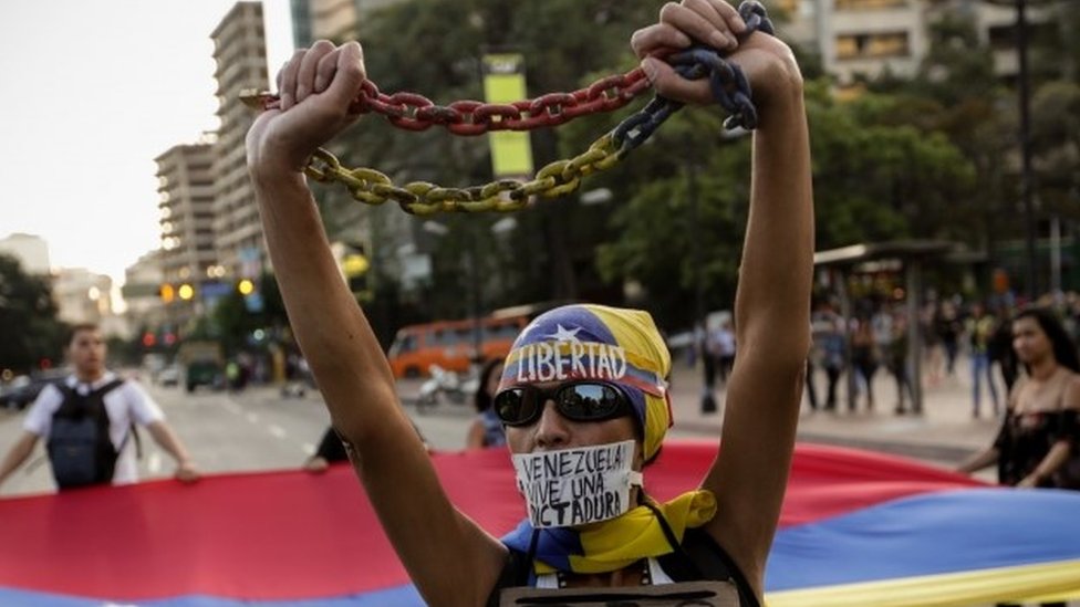 Venezuela: Supreme court backtracks on powers bid