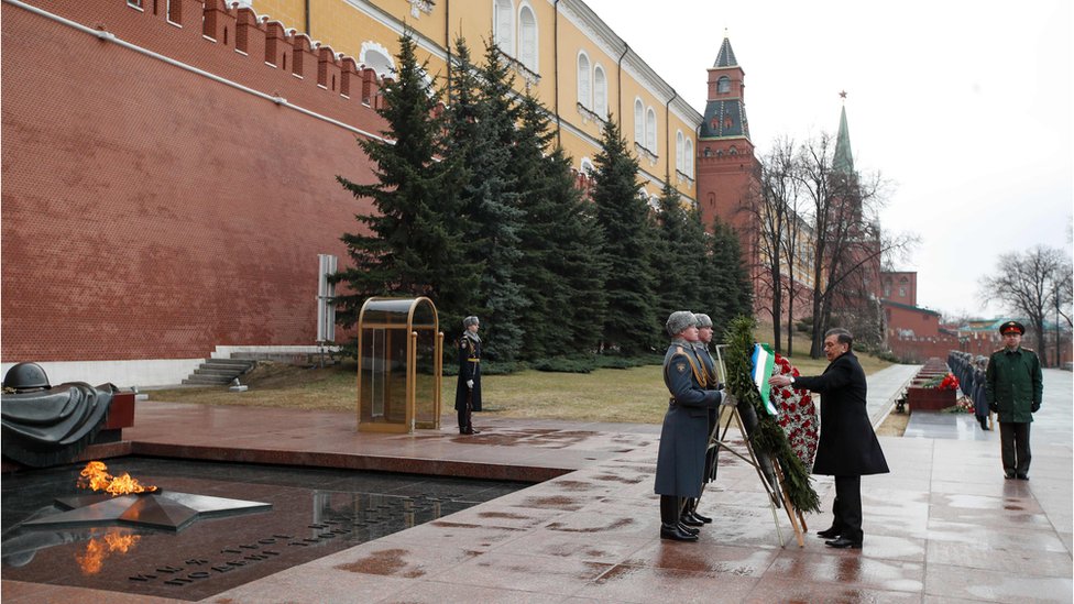 Ichaklar bilan porno