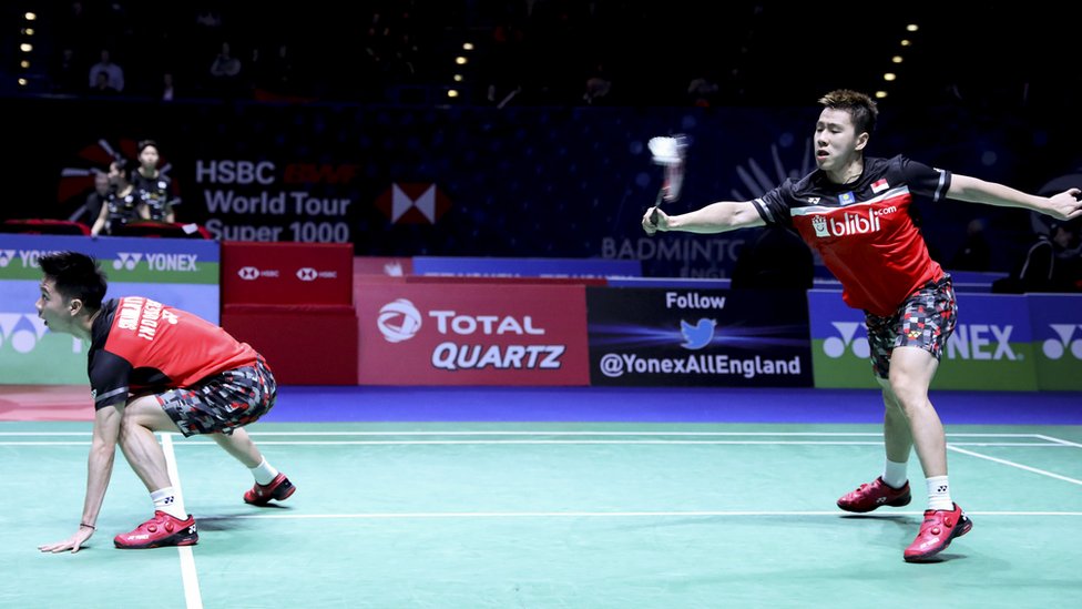 Qanday qilib erkak ayolning kokraklarini soradi