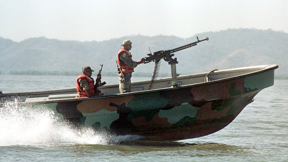 Una lancha de la marina nicaragüense patrulla el Golfo de Fonseca.