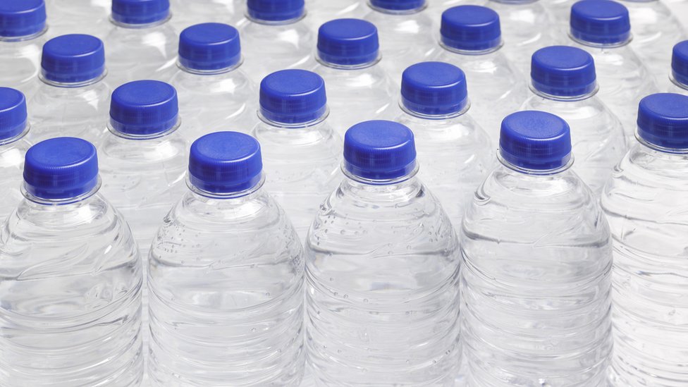 Hydratation : Quelle quantit d'eau faut-il boire par jour ? - BBC News  Afrique