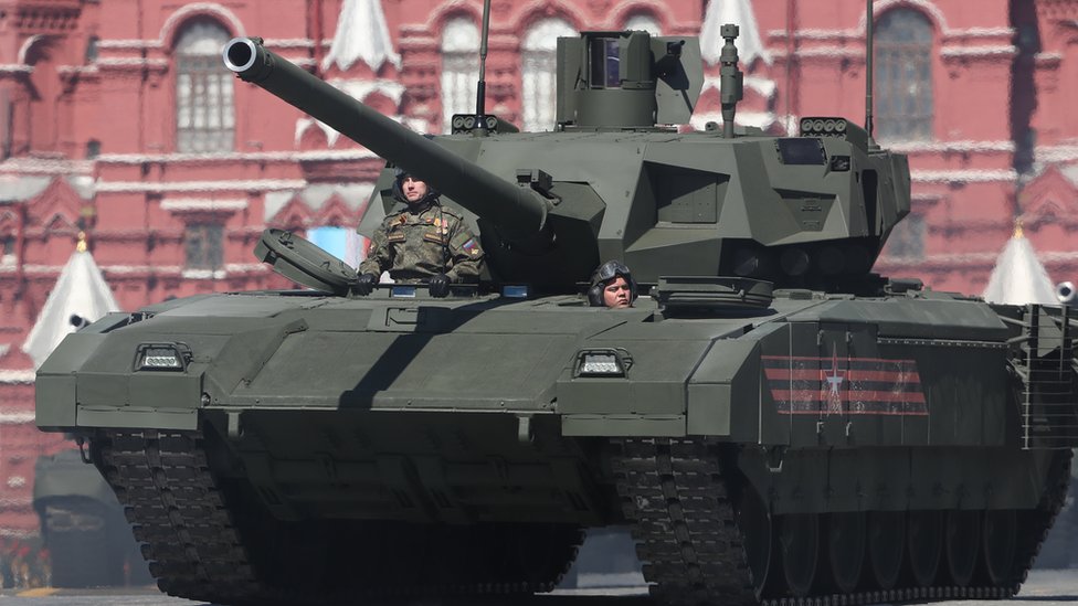 Британская разведка ожидает российские "Арматы" на фронте в Украине. Готовы  ли эти танки к войне? - BBC News Русская служба