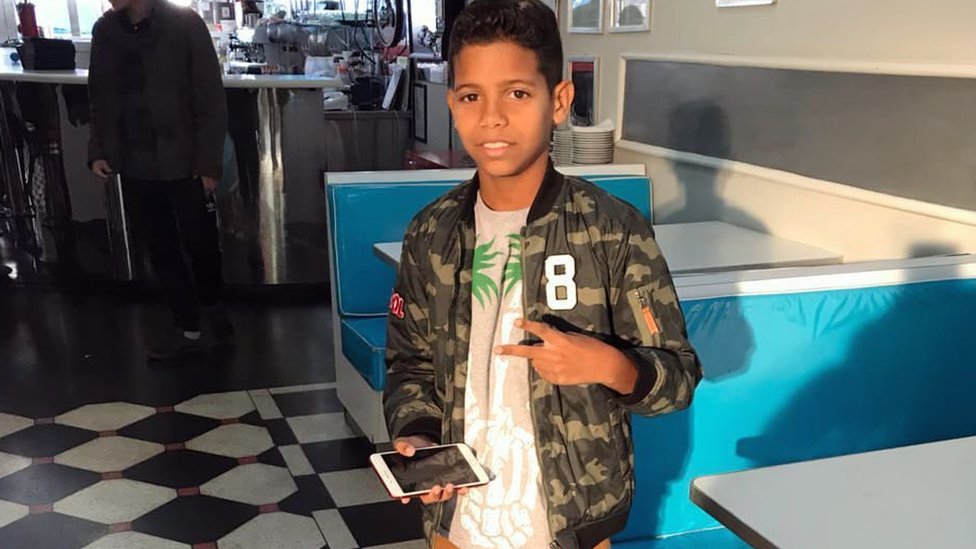 Conheça MC Bruninho, funkeiro de 11 anos que conquistou Neymar e