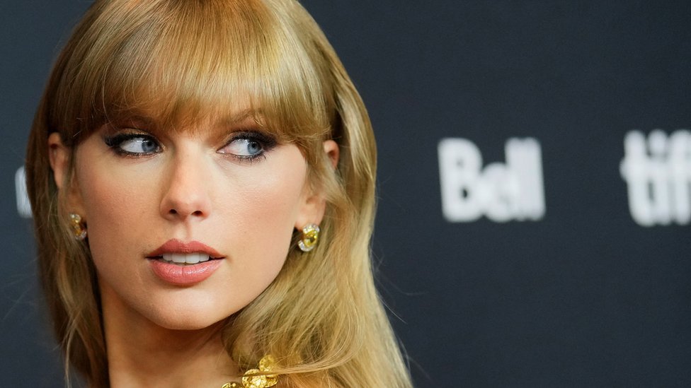 Taylor Swift New album Midnights smashes Spotify records CBBC Newsround