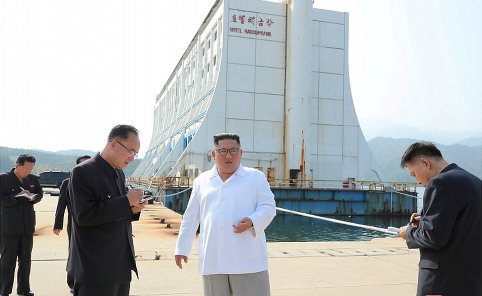 金委員長、韓国が建設のホテル撤去を指示 北朝鮮の観光地で - BBCニュース