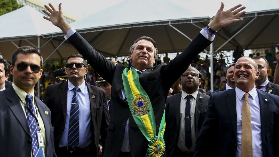 Com desfile militar, Bolsonaro só mostrou a potência do meme