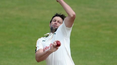 Notts lose Hilfenhaus to hip injury
