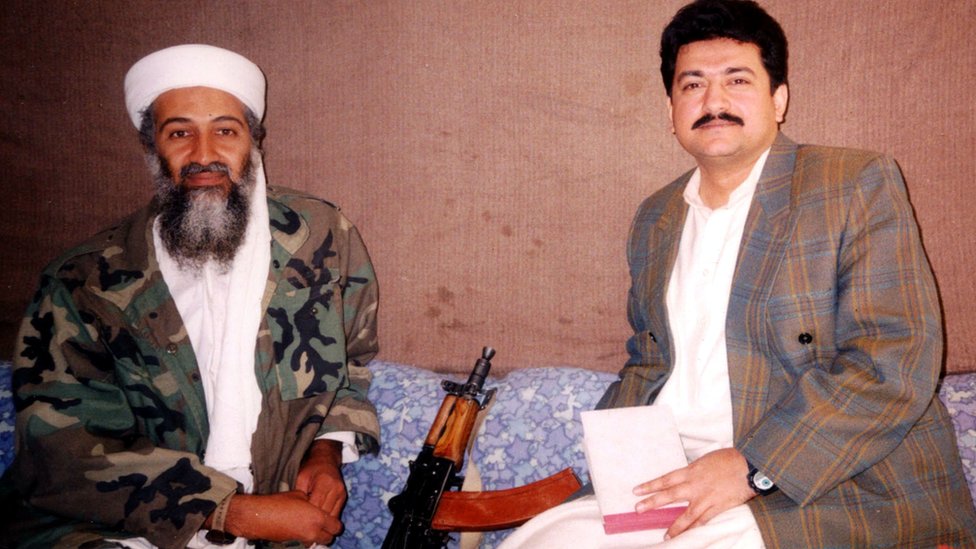 Qora sutyendagi sargish bilan jinsiy aloqa Tatilda gozal juftlik uchun yumshoq massaj