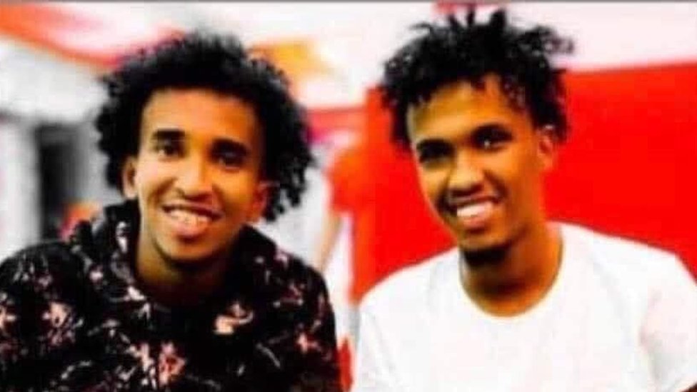 Dumaloq kokrakli modellar porno video