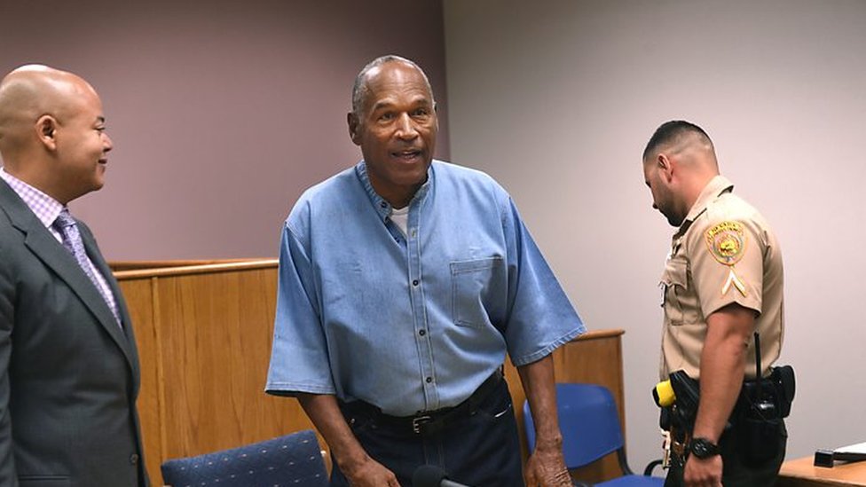 Ogzi bilan prezervativ qoyganiga qarang Toliq lablari bolgan ayollar bilan jinsiy aloqa