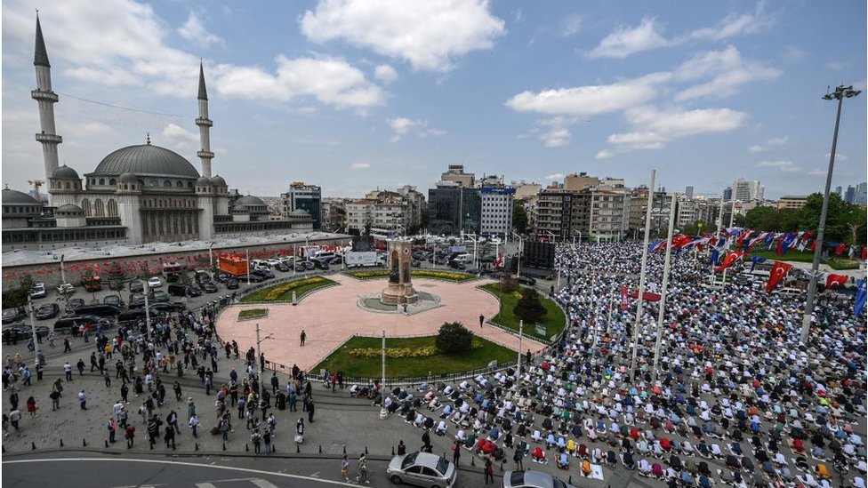 Ukraina yalangoch fotosuratlar