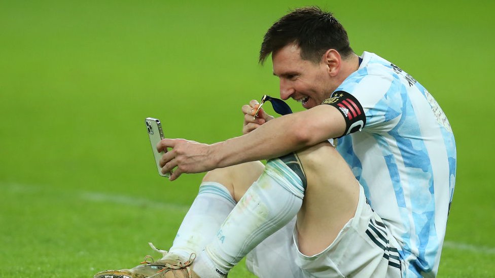 Otasi ozining yosh qizini porno bilan sikdi U kop marta cums shunday qilib, qanday sikish kerak