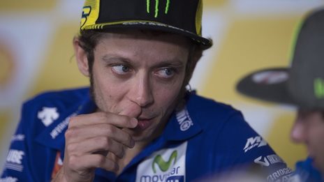 Rossi penalised for Marquez kick