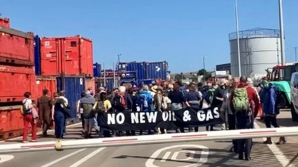 Climate change protestors occupy Port of Aberdeen