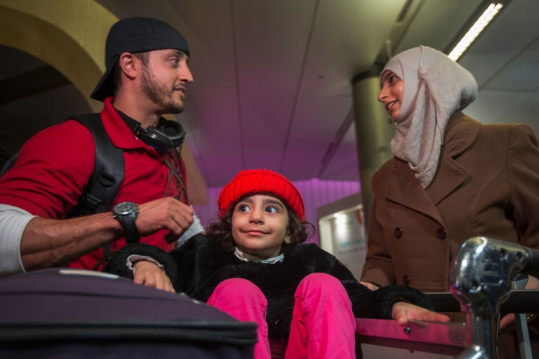 Yemenis Saleh Alambri, Samar Alwahiri (R) and daughter Laila Alambri,