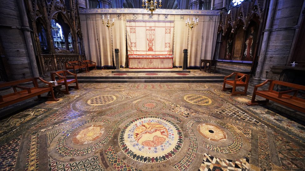 英国ウェストミンスター寺院　ゴブラン織テーブルランナー　Tudor Rose柄 靴下で……英ウェストミンスター寺院、戴冠式の場所公開へ 13世紀の