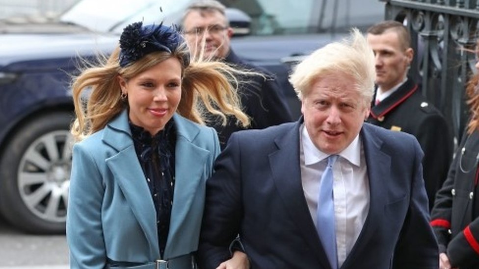 Boris Johnson y su pareja Carrie Symonds anuncian el nacimiento de su hijo  - BBC News Mundo