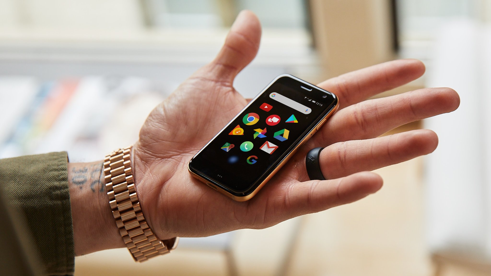 El pequeño teléfono inteligente Tiny Palm que desconcierta a los fans de  los dispositivos móviles - BBC News Mundo