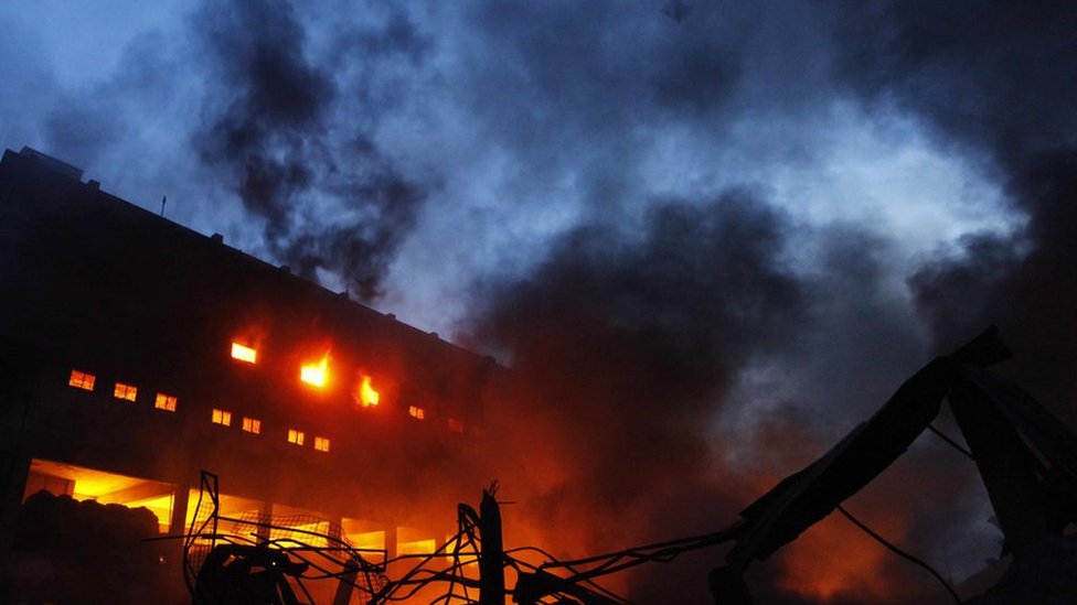 Qizning anusidagi fotosuratga qarash