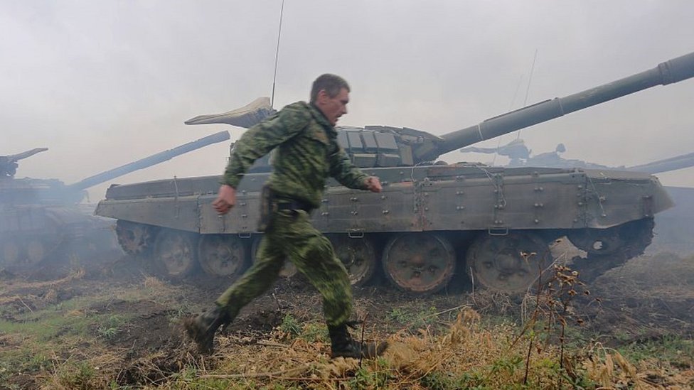 Géostratégie : la Russie se prépare-t-elle à envahir l'Ukraine ? - BBC News  Afrique