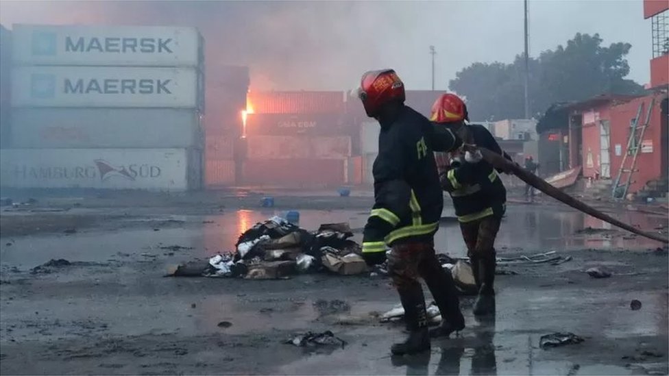 Ajabolar bilan jinsiy aloqa Men mushukimga valerianni surtdim.