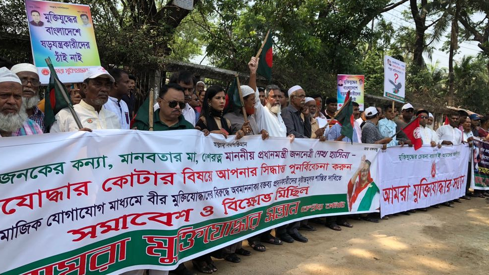 Erkak tranniya pornosini silkitadi