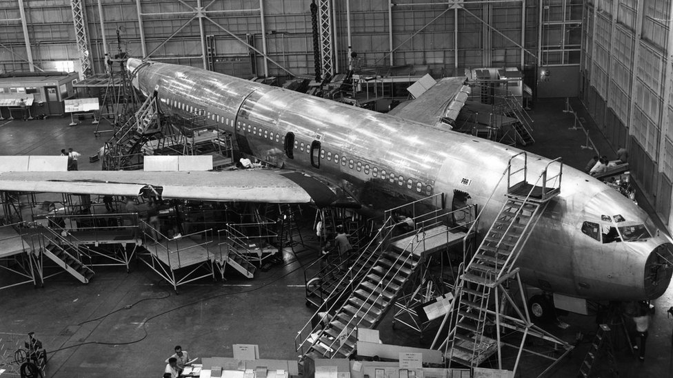 Un Boeing 707 en construcción.
