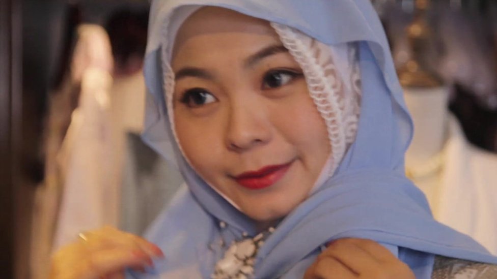 Pindah ke Beijing dan membuka usaha busaha Muslim.