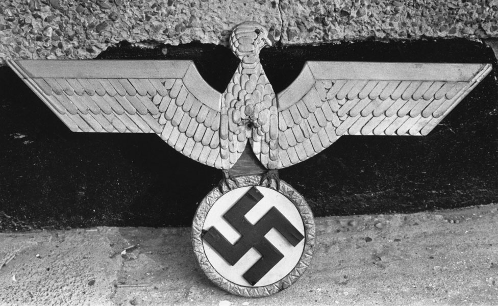 El "Partido Nacista" de Chile duró un año, pero luego sus miembros pasaron a la clandestinidad. Emblema nazi