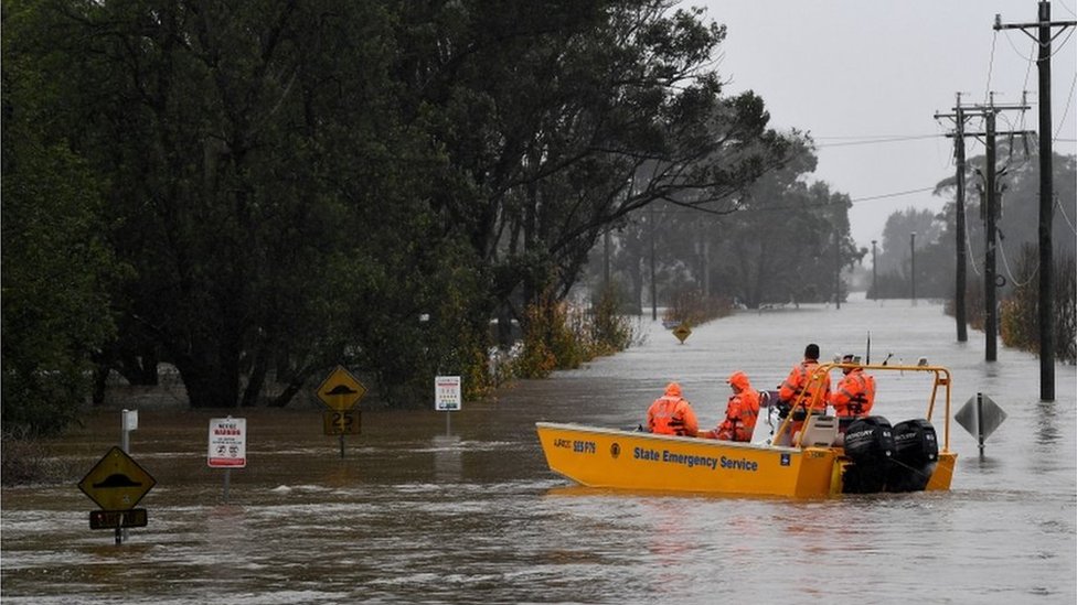 澳大利亞洪災。洪水過後，數以千計的人從悉尼撤離