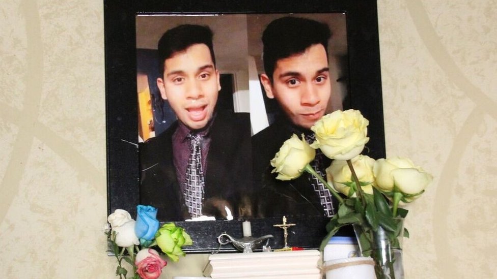 Fotos de Eduardo Esparza en la casa de sus padres