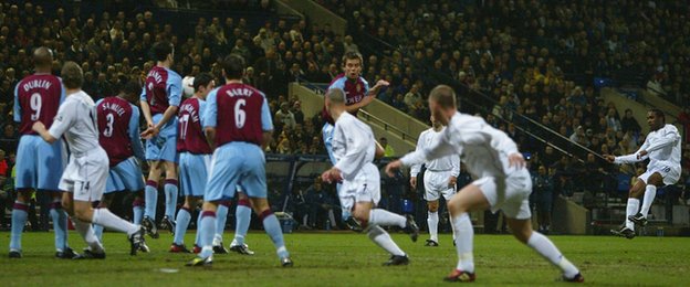 Jay-Jay Okocha scores stunning free-kick against Aston Villa