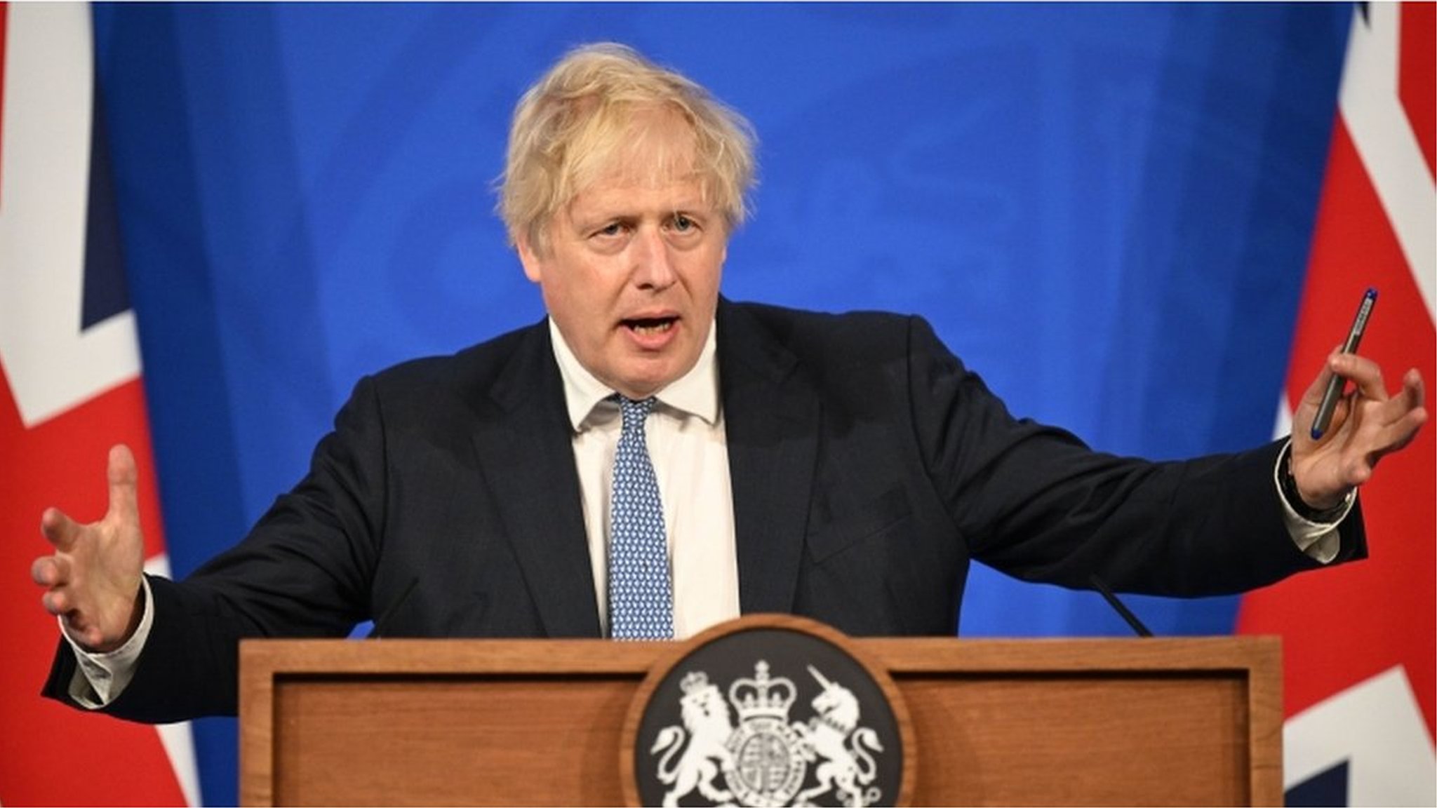 ジョンソン英首相、辞任を否定 ロックダウン中の官邸パーティー問題で