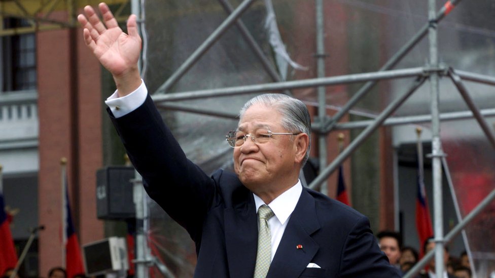 台湾の李登輝元総裁が死去 「台湾民主化の父」 - BBCニュース