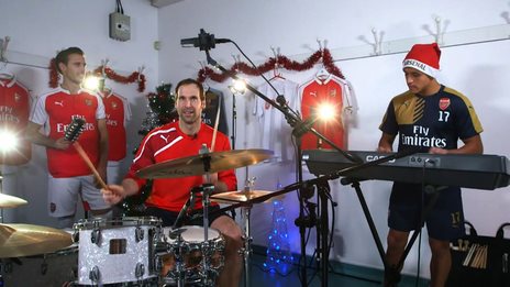VIDEO: Arsenal stars play Christmas jam