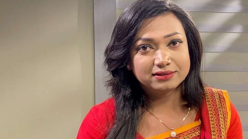 Дик кискаға түсіреді