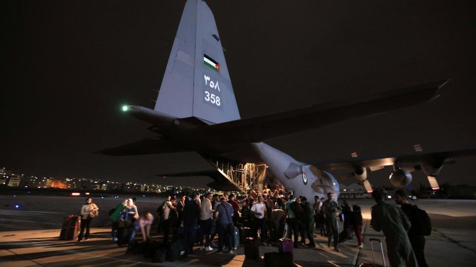 Diplomats and foreign nationals evacuated from Sudan